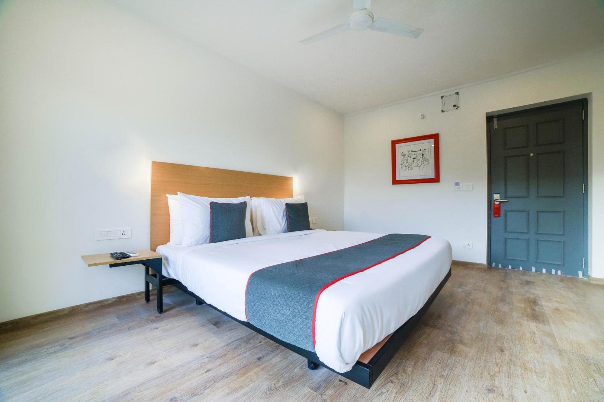 OYO Townhouse 211 Laguna Ecr Chennai Luaran gambar